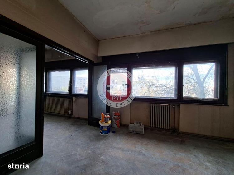 Apartament cu 5 camere semidecomandat în Victoriei