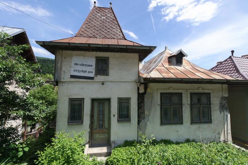 Casă individuală cu 5 camere cu Canalizare în Central