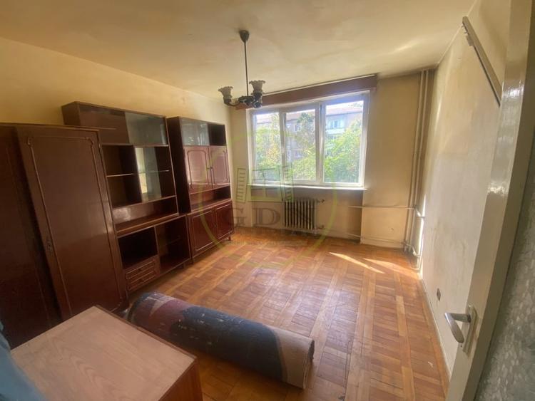Apartament cu 3 camere decomandat, mobilat în Rogerius