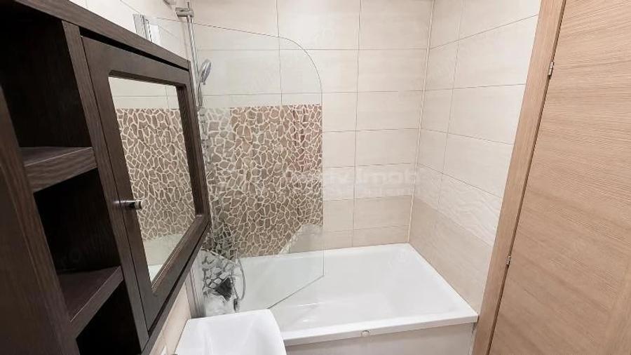 Apartament cu 4 camere decomandat în Drumul Taberei
