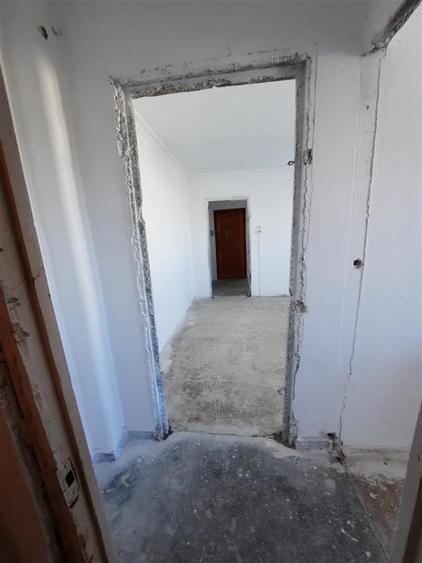 Apartament cu 2 camere semidecomandat în 9 Mai