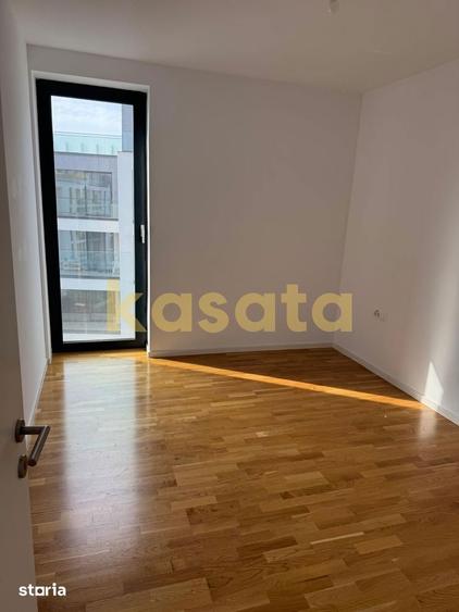 Apartament cu 4 camere în Băneasa