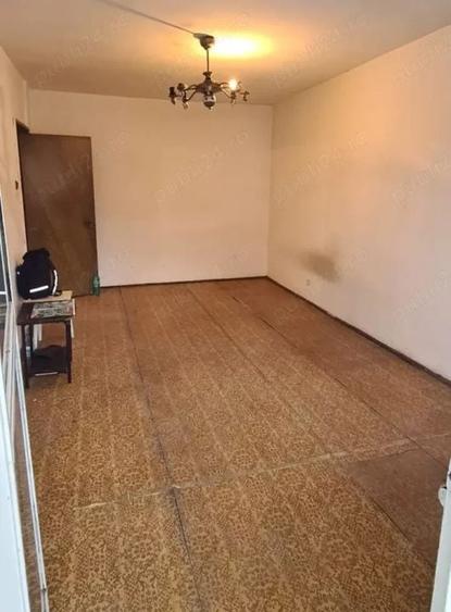 Apartament cu 3 camere decomandat în Lacul Tei