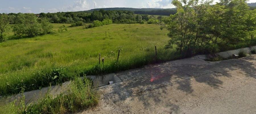 Teren de 8000 mp, în Pietrăria