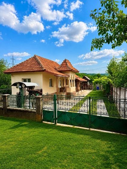 Casă cu 4 camere în Petrești