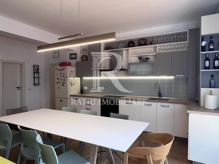 Apartament cu 4 camere decomandat, mobilat în Centru Civic