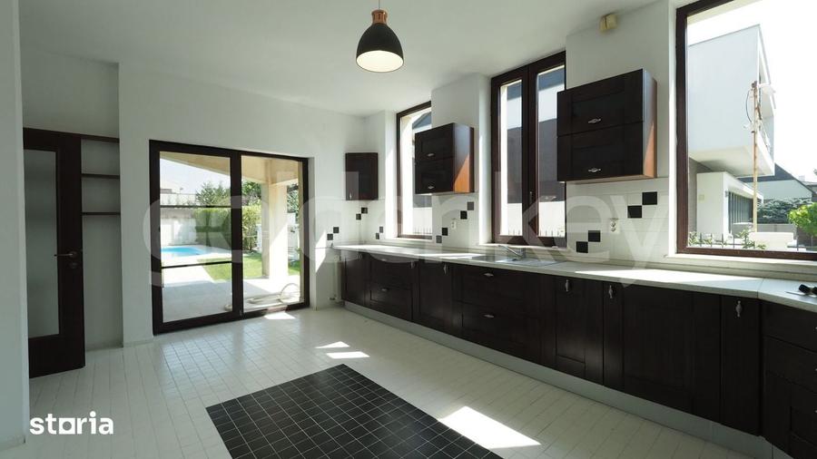 Vila individuala cu 5 camere, piscina exterioara si gradina amenajata - 1