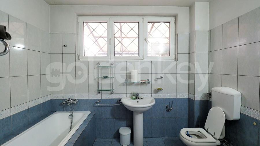 Casă individuală cu 10 camere cu Canalizare în Domenii