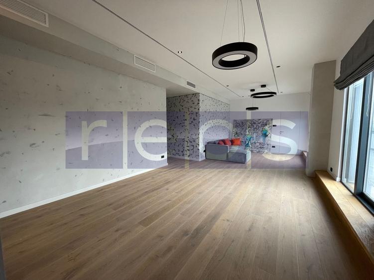 Penthouse cu 3 camere semidecomandat, mobilat în Băneasa