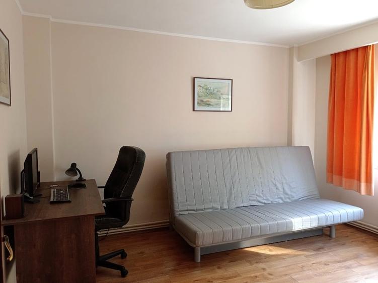 Apartament cu 4 camere decomandat, mobilat în Ultracentral