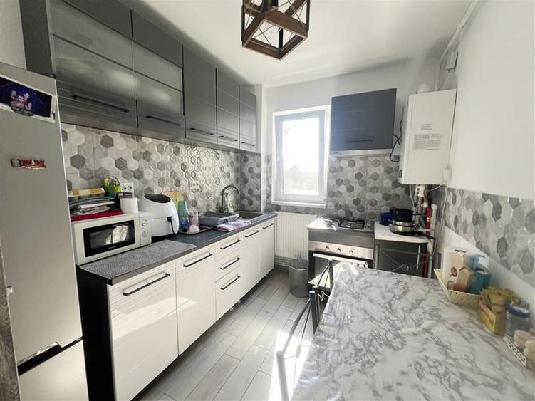 Apartament cu 2 camere semidecomandat, mobilat în Griviței