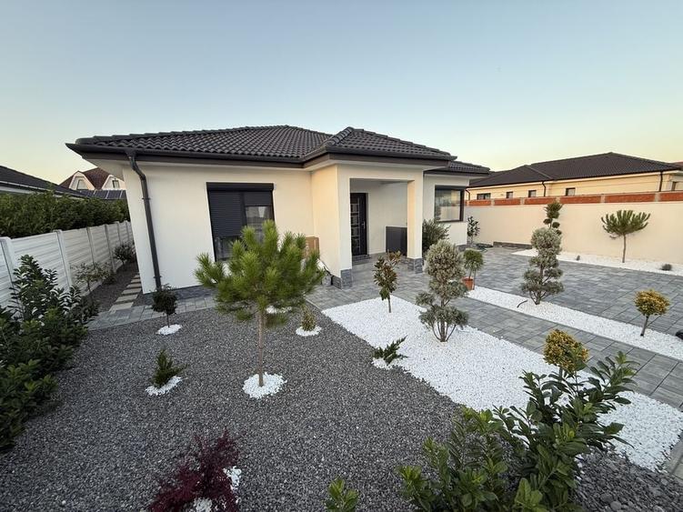Casă cu 3 camere cu Teren 670 Mp în Exterior Vest