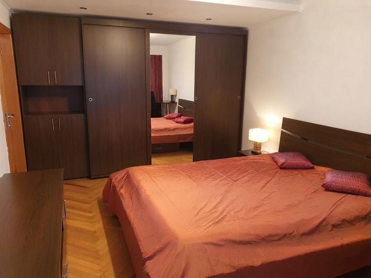 Apartament cu 3 camere semidecomandat, mobilat în Barbu Văcărescu