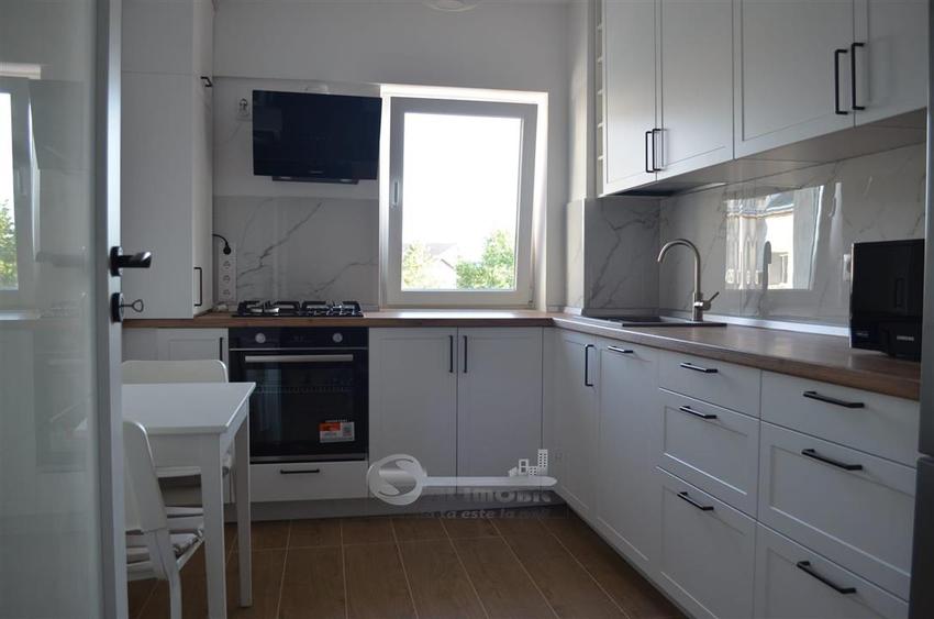 Apartament cu 3 camere decomandat, mobilat în Târgu Cucu