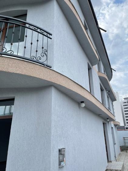 Casă cu 5 camere cu Teren 300 Mp în Mihai Bravu