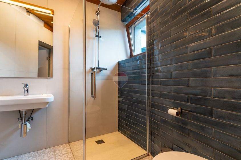 Casă individuală cu 8 camere cu Teren 760 Mp în Europa