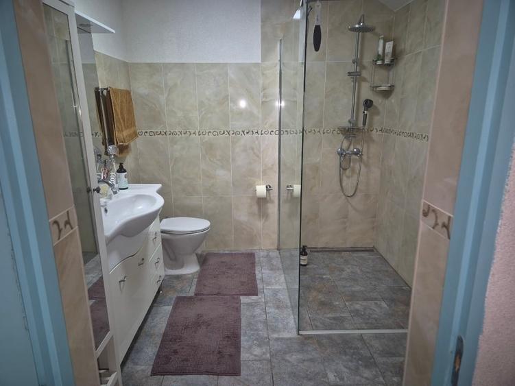 Casă individuală cu 3 camere cu Canalizare în Frumușeni