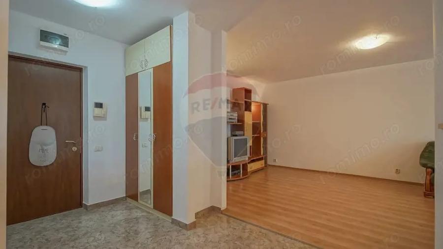Apartament cu 3 camere decomandat în 13 Decembrie