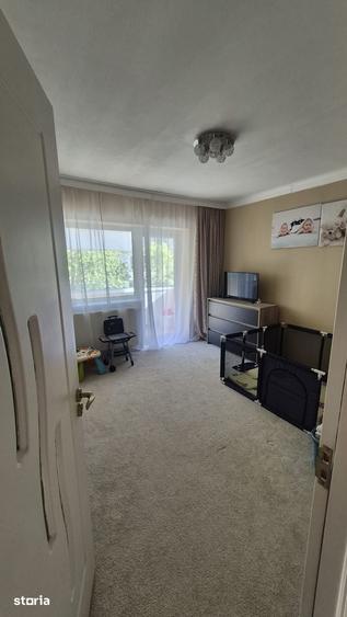Apartament cu 4 camere decomandat în Progresul
