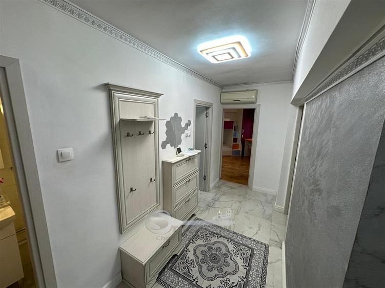 Apartament cu 3 camere decomandat în Dacia