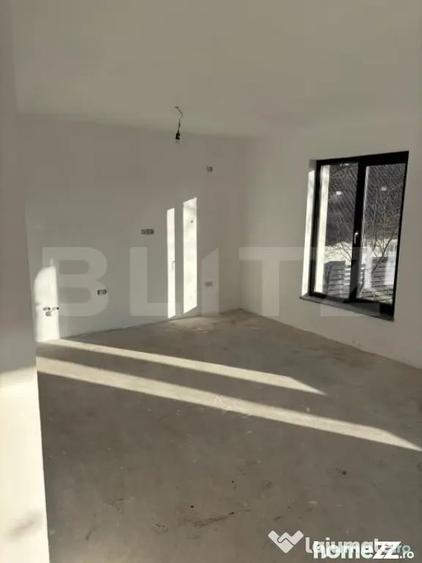 Casă cu 7 camere cu Teren 900 Mp în Central