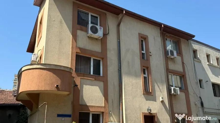 Casă cu 8 camere cu Teren 200 Mp în Unirii