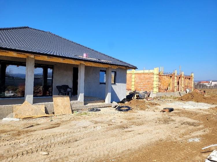 Casă cu 4 camere în Șimian