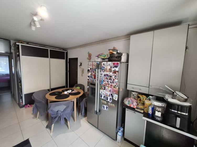 Apartament cu 4 camere decomandat, mobilat în Poarta 6