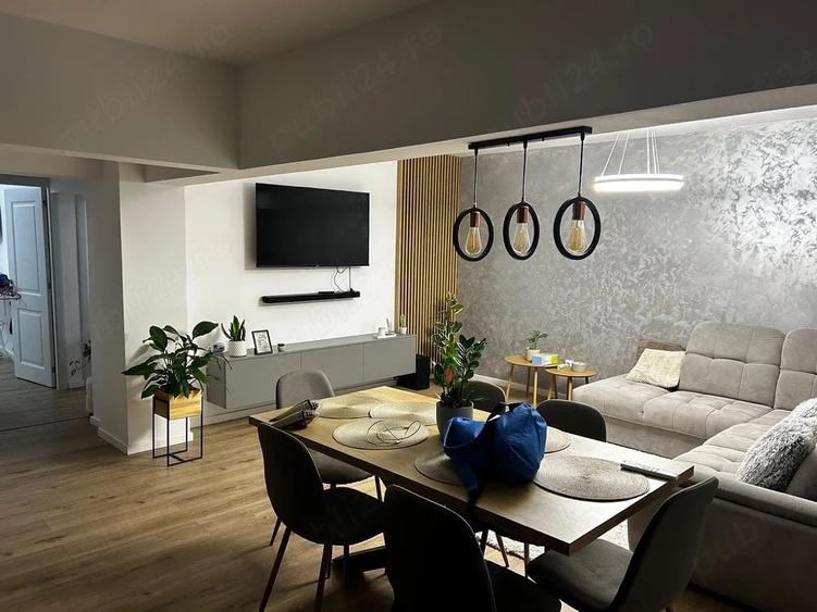 Apartament cu 3 camere decomandat în Exterior Vest