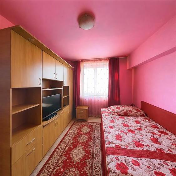 Apartament cu 4 camere decomandat, mobilat în Acățari