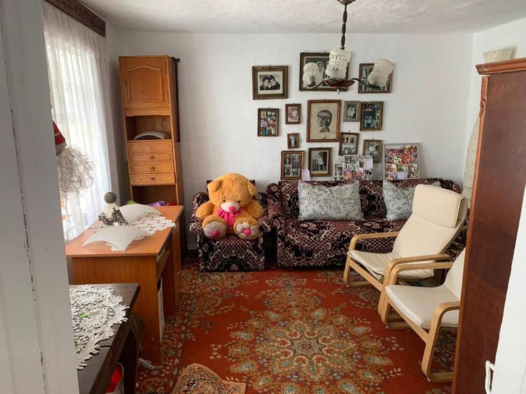 Casă cu 6 camere cu Teren 1874 Mp în Nana