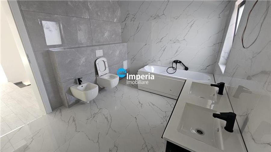 Duplex cu 4 camere cu Canalizare în Bucium