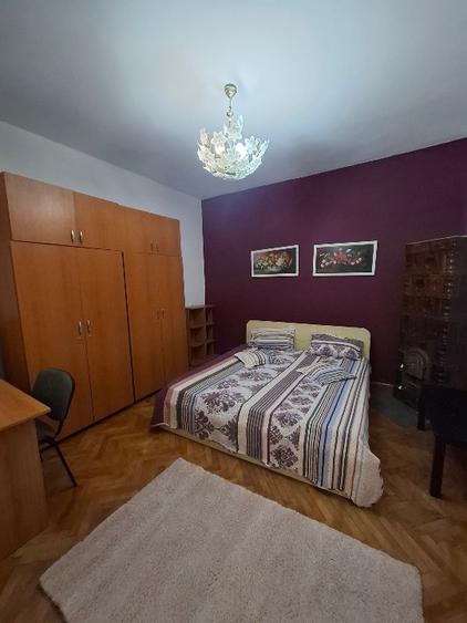 Apartament cu 3 camere semidecomandat, mobilat în Complex Studențesc
