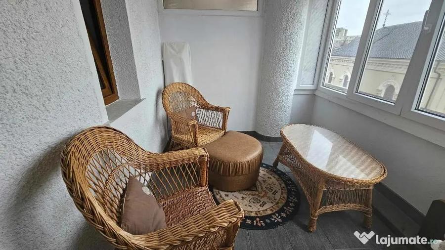 Apartament cu 3 camere decomandat în Independenței
