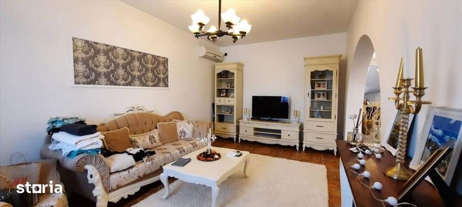 Casă cu 8 camere cu Teren 320 Mp în Cumpăna