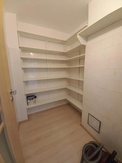 Apartament cu 4 camere nedecomandat în Central