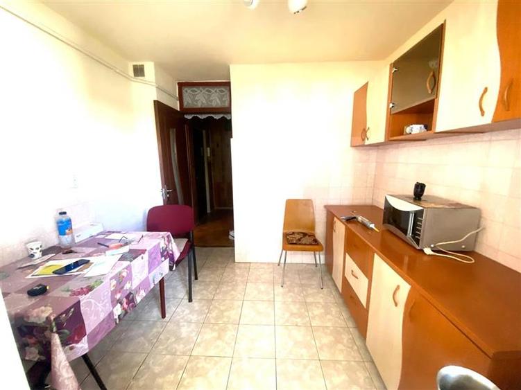 Apartament 3 camere , centrala proprie , zona Soarelui - 8