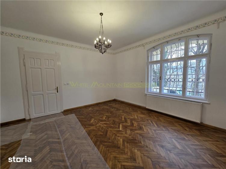 Apartament cu 4 camere decomandat în Centrul Istoric