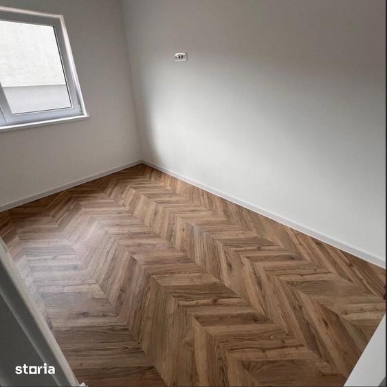 Apartament cu 3 camere semidecomandat în Podu Roș