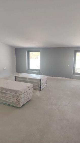 Spațiu comercial, de 386 mp, în Bălteni
