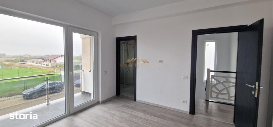 Casă cu 4 camere cu Teren 453 Mp în Vărăști
