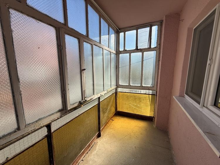 Apartament cu 4 camere decomandat în Cetate