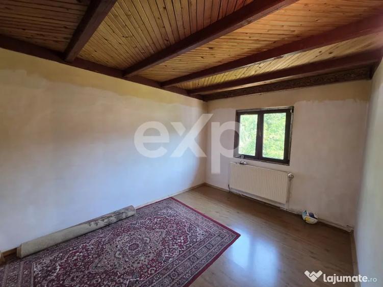 Casă cu 7 camere cu Teren 789 Mp în Voineasa