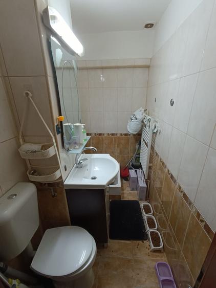 Apartament cu 4 camere decomandat în Sărari