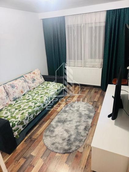Apartament cu 3 camere decomandat în Alfa