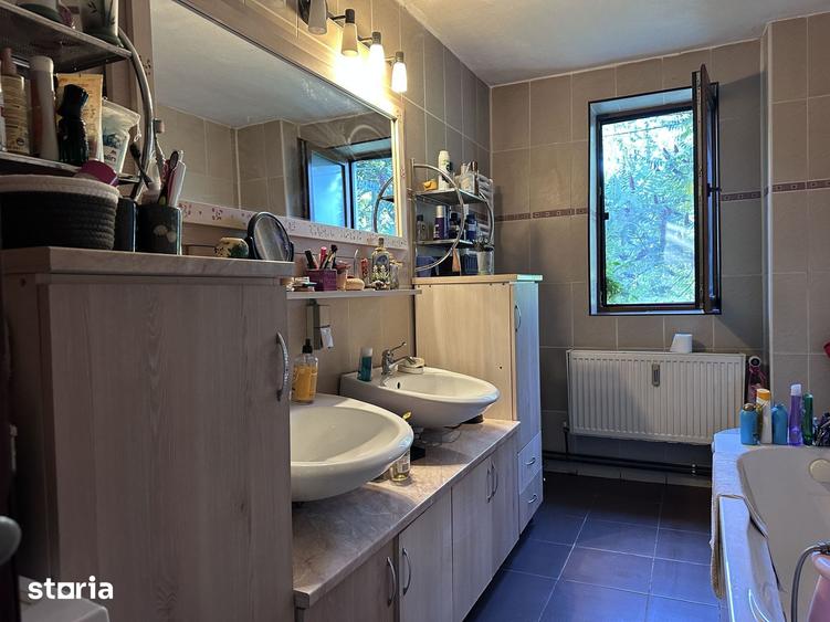 Vanzare casa in Pucioasa, Dambovi?a - 4 camere - teren 5.808 mp - 16