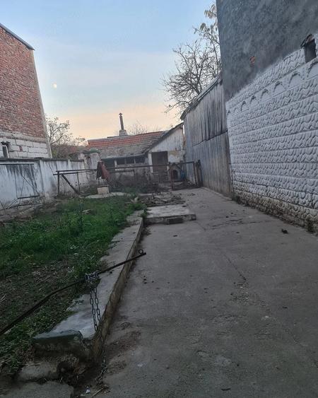 Casă cu 5 camere cu Teren 400 Mp în Central