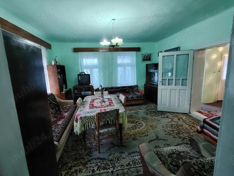 Casă cu 6 camere cu Teren 6000 Mp în Diviciorii Mici