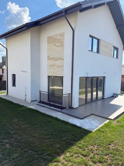 Casă individuală cu 4 camere cu Teren 420 Mp în Miroslava