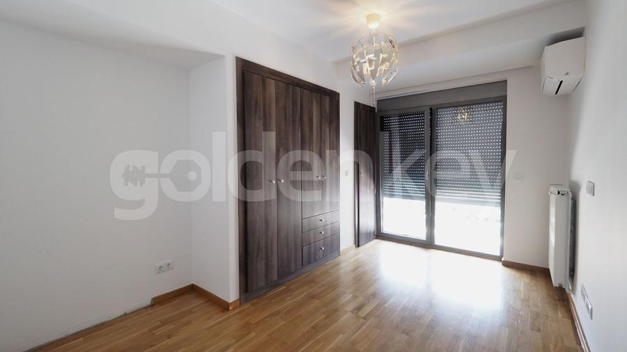Apartament cu 4 camere semidecomandat în Băneasa